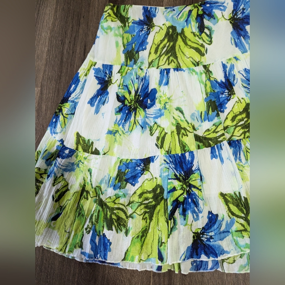 - Chaps gauze like,  tiered skirt. Elastic waist. Mid length. Size large. … - Picture 7 of 7